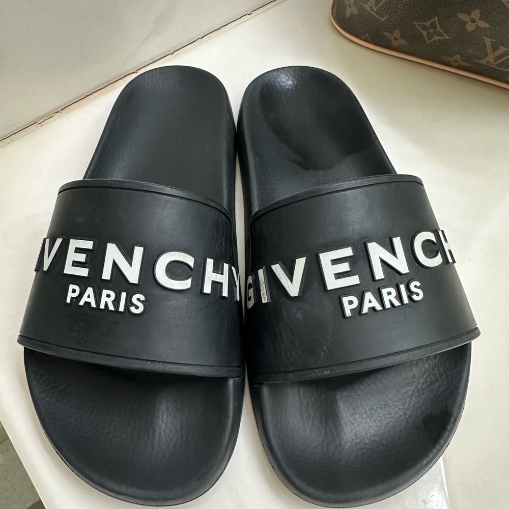 Givenchy Logo Slides